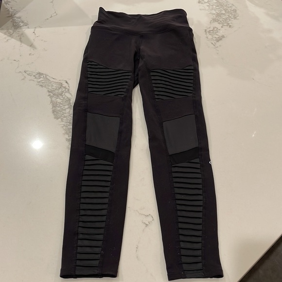 ALO MOTO LEGGINGS - Picture 2 of 6